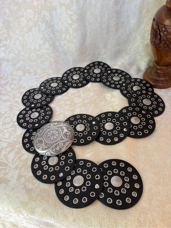 unknown brand Accessories - Black Disc Statement Belt with Silver Medallion